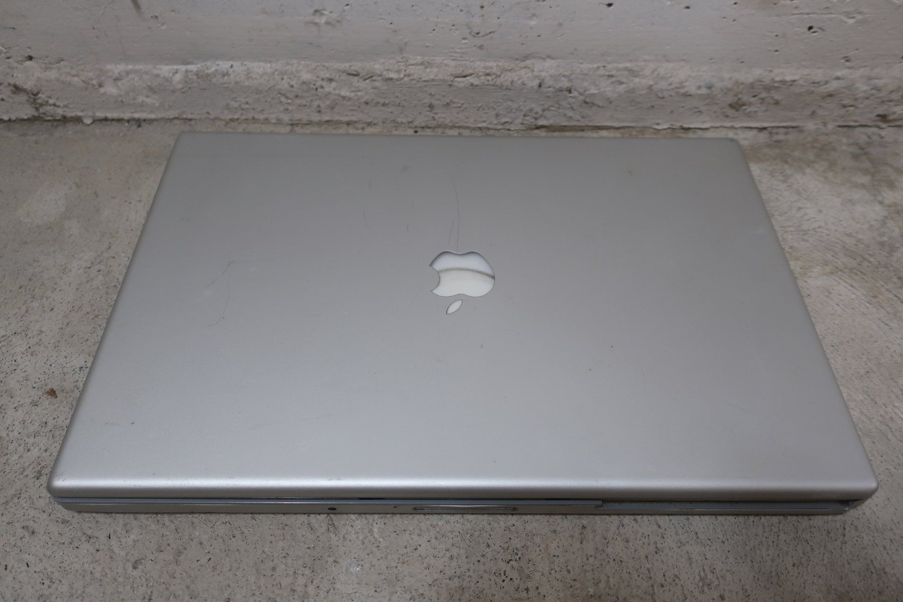 Apple Notebook: 2007 Apple Mac Book Pro A1229 17" DEFEKT – Difettoso da Zürich venduto da dnk_nrd8 1