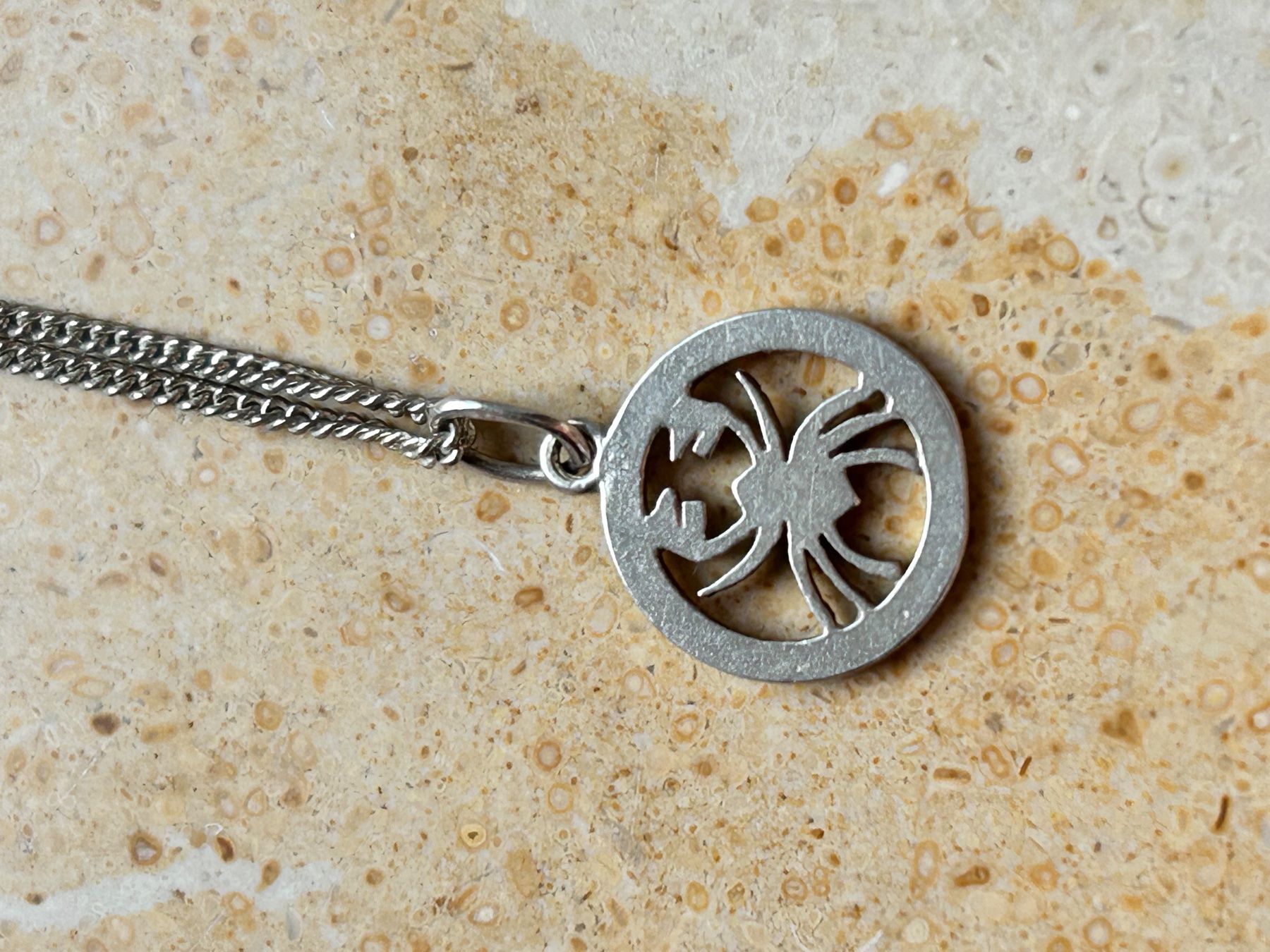 Catenine: Kette mit Sternzeichen KREBS Anhänger – Usato da Dittingen venduto da Bijoubelle 9