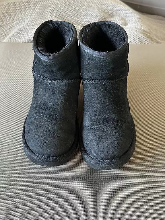 Scarpe da uomo: UGG Boots Mini Gr. 39 – Usato da Stäfa venduto da DearDarling