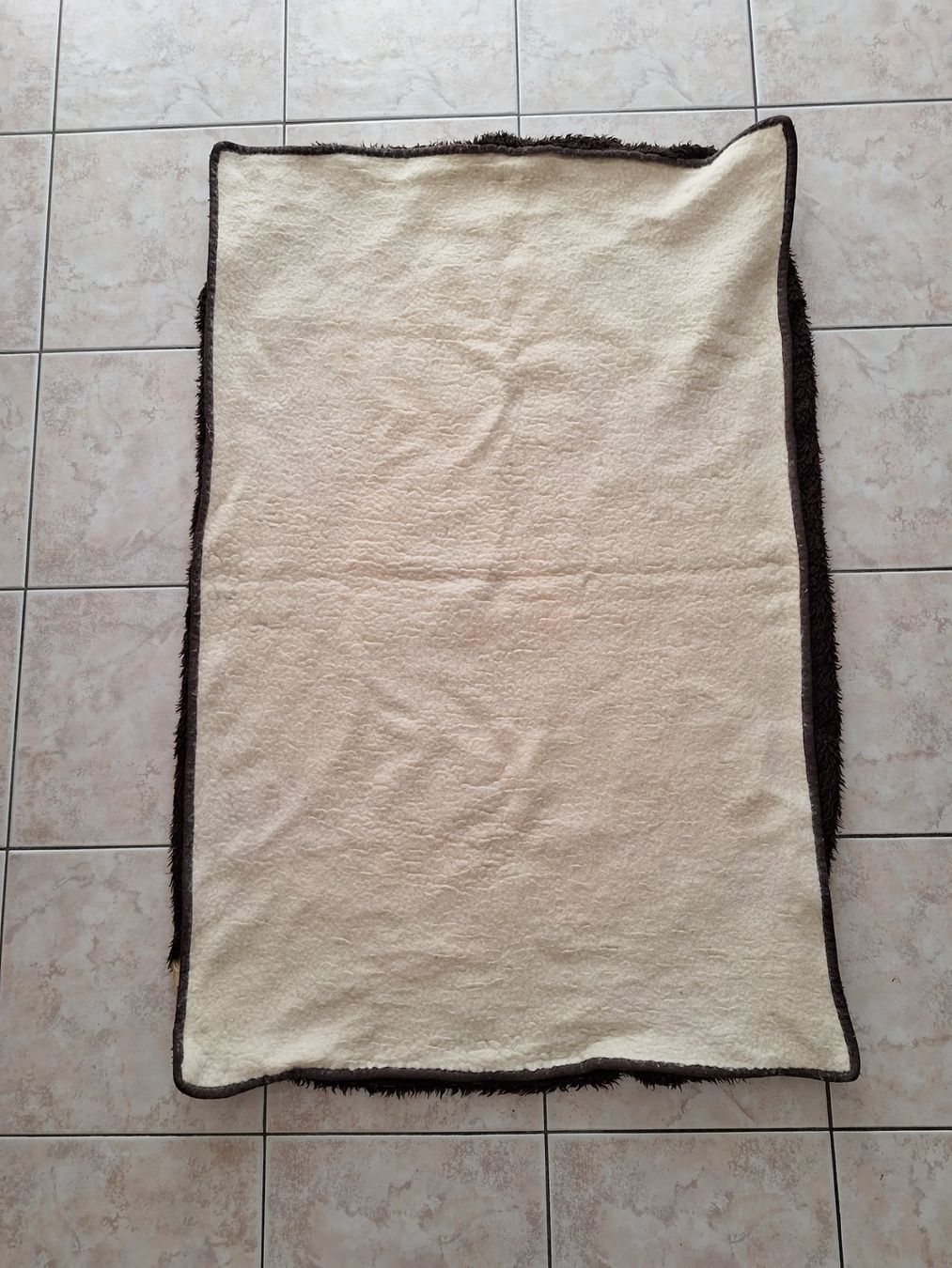 Coperte: Decke braun mit Hund und Katze – Usato da Starrkirch-Wil venduto da Mambostar 1