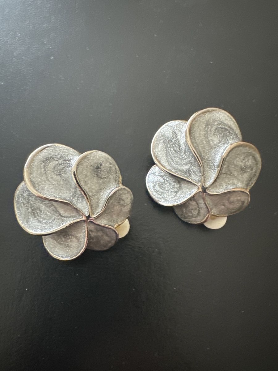 Orecchini pendenti & Orecchini a lobo: Vintage Clips Earrings – Usato da Binningen venduto da Sophiescloset