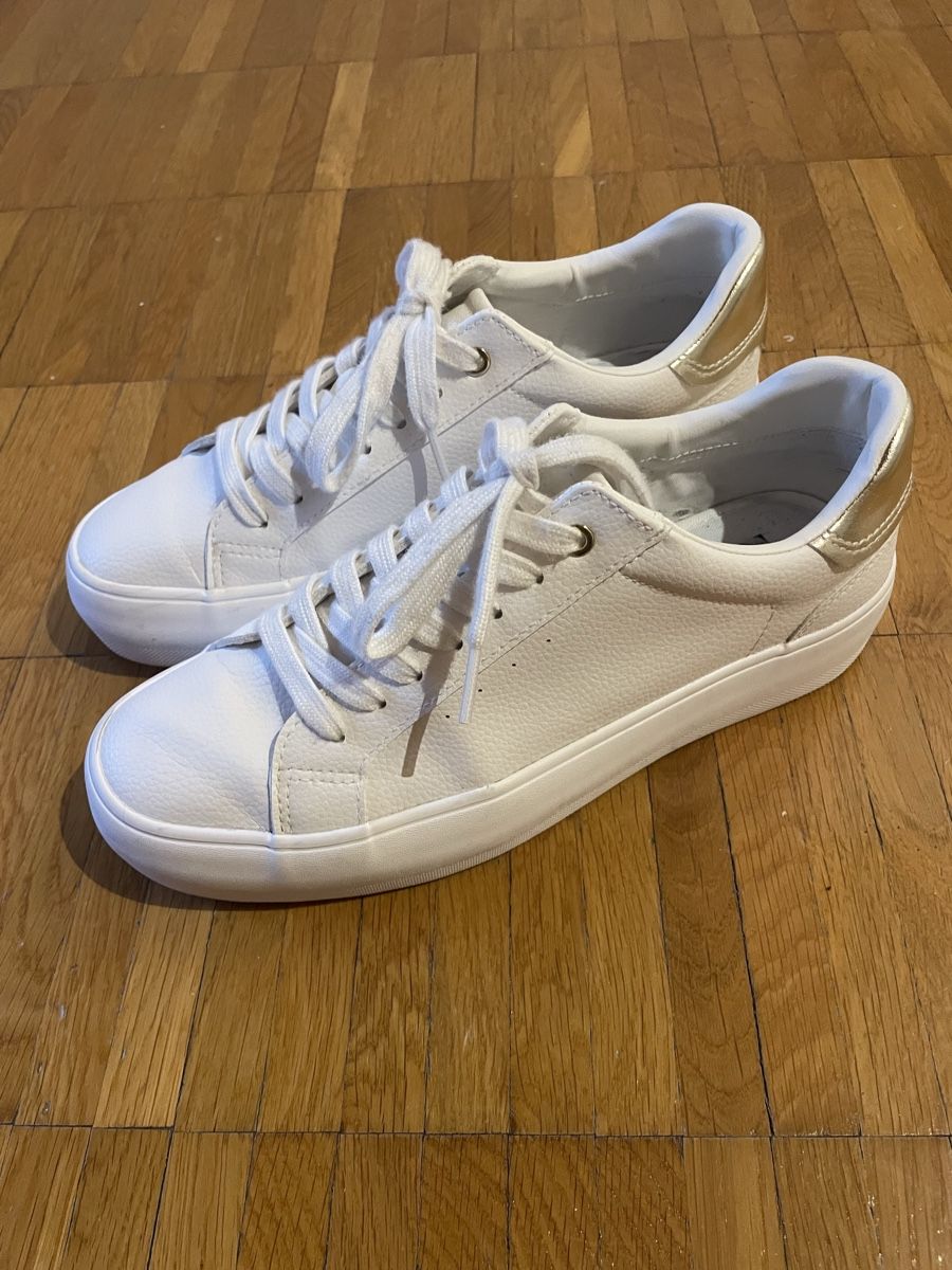 Zara Damenschuhe: Zara Sneaker – Weiß, Grösse 39 – Gebraucht aus Hausen am Albis von Kleiderschrank.Elena 7
