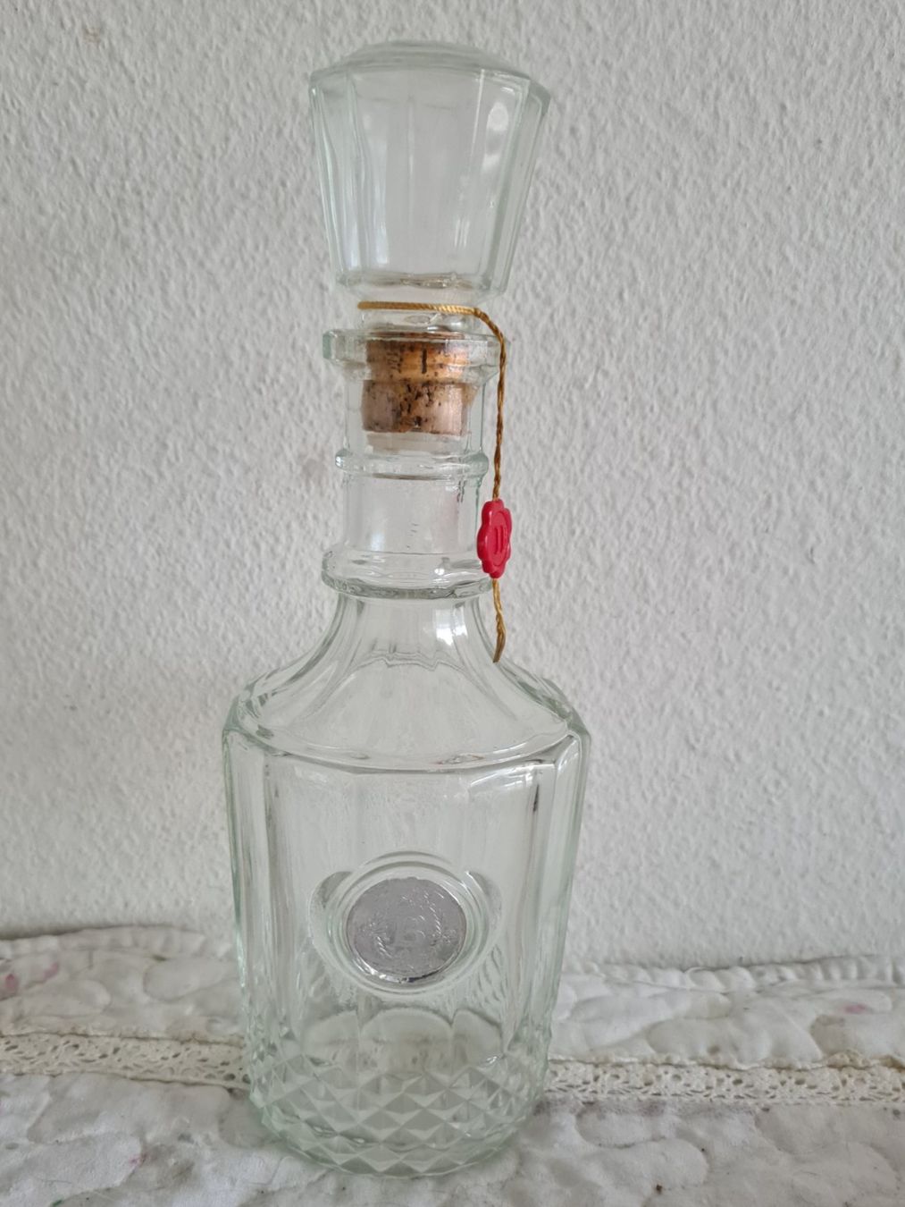 Caraffe: Antike Glaskaraffe 27 cm hoch mit Siegel – Usato da Winterthur venduto da bibummi 1