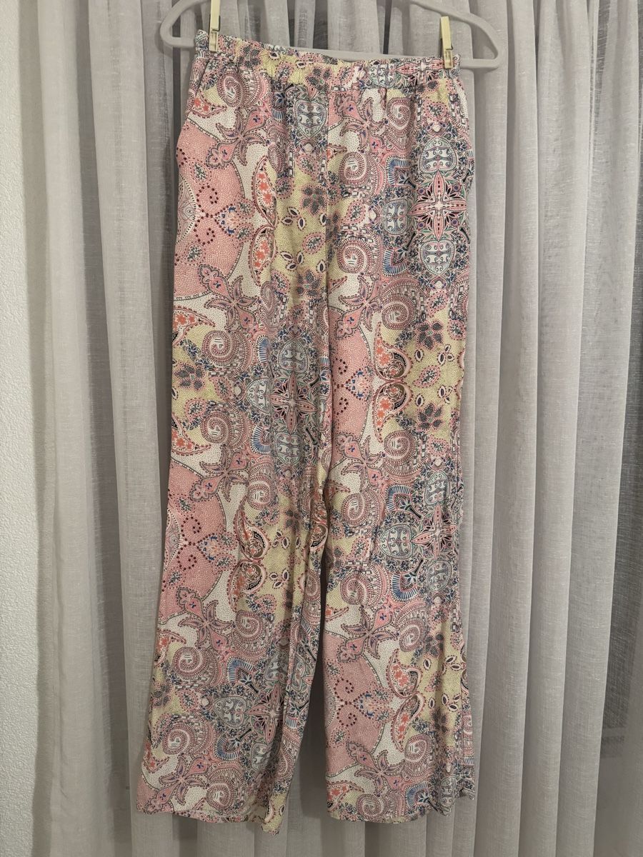Only Pantaloni: Sommerliche ONLY Hose mit Muster, Grösse S – Usato da Neuenegg venduto da mel_5pnq