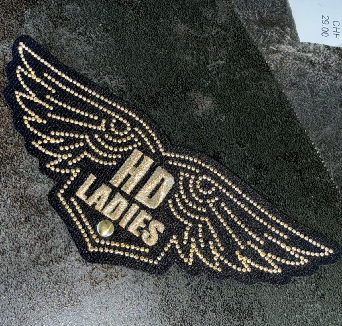 Harley-Davidson Placchette & Badge: HD Logo mit Flügel – Nuovo e nell'imballaggio originale da Nürensdorf venduto da monric 3