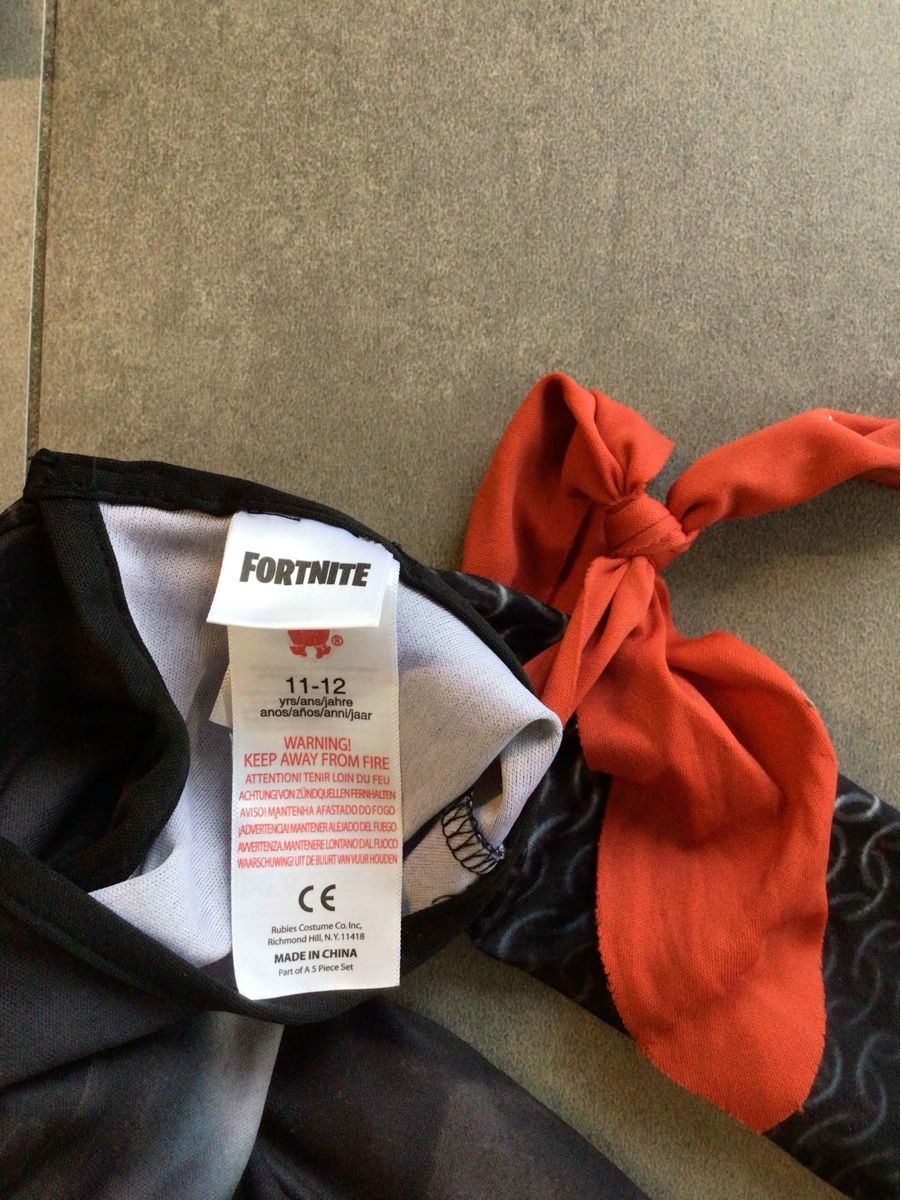 Kostüme: Fortnite Kostüm Gr.152 – Gebraucht aus La Neuveville von reb_l7ty 1