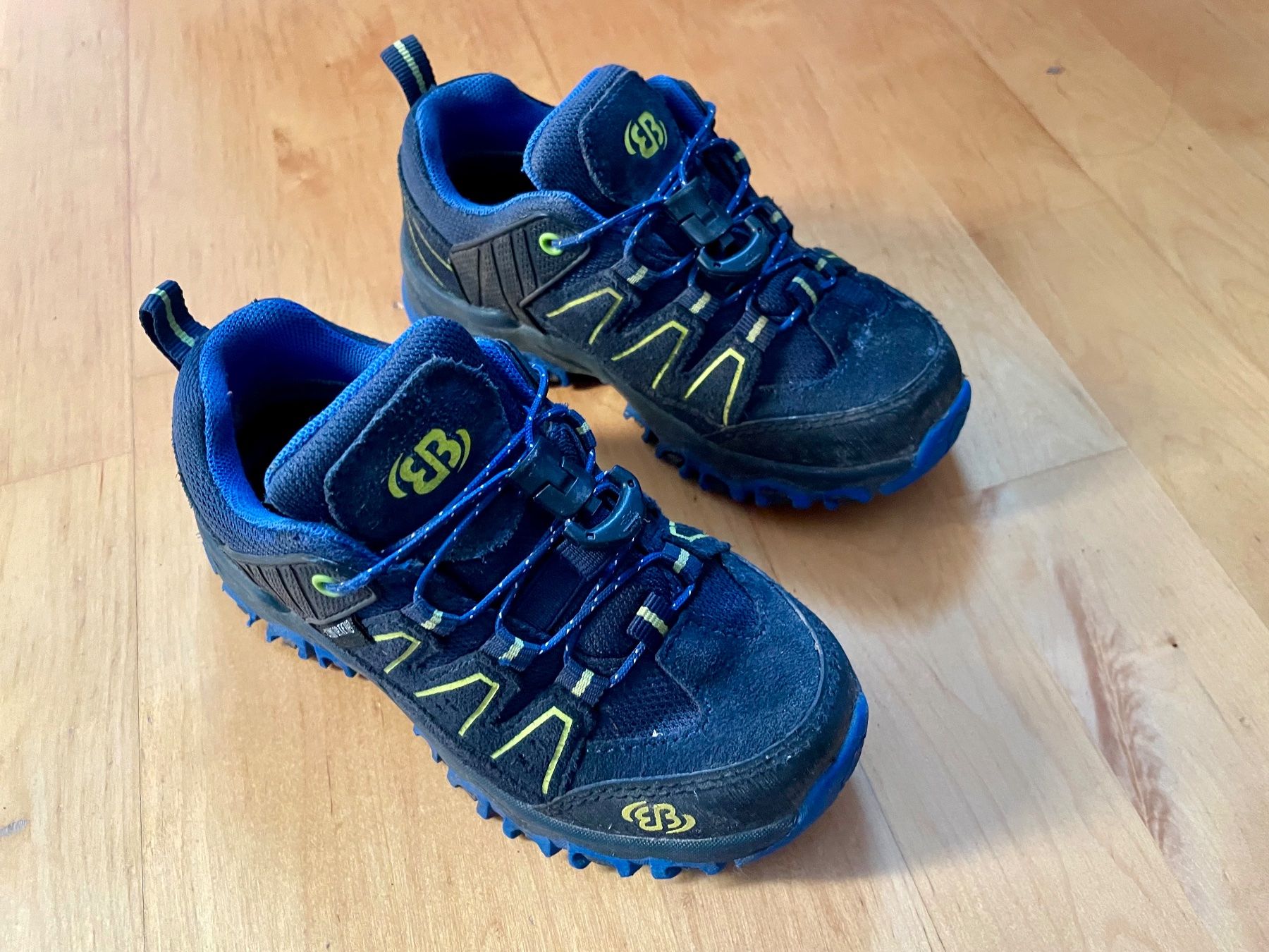 Chaussures garçon: Trekkingschuhe Gr 28, Wanderschuhe – D'occasion à Hüntwangen par fra_7nd2