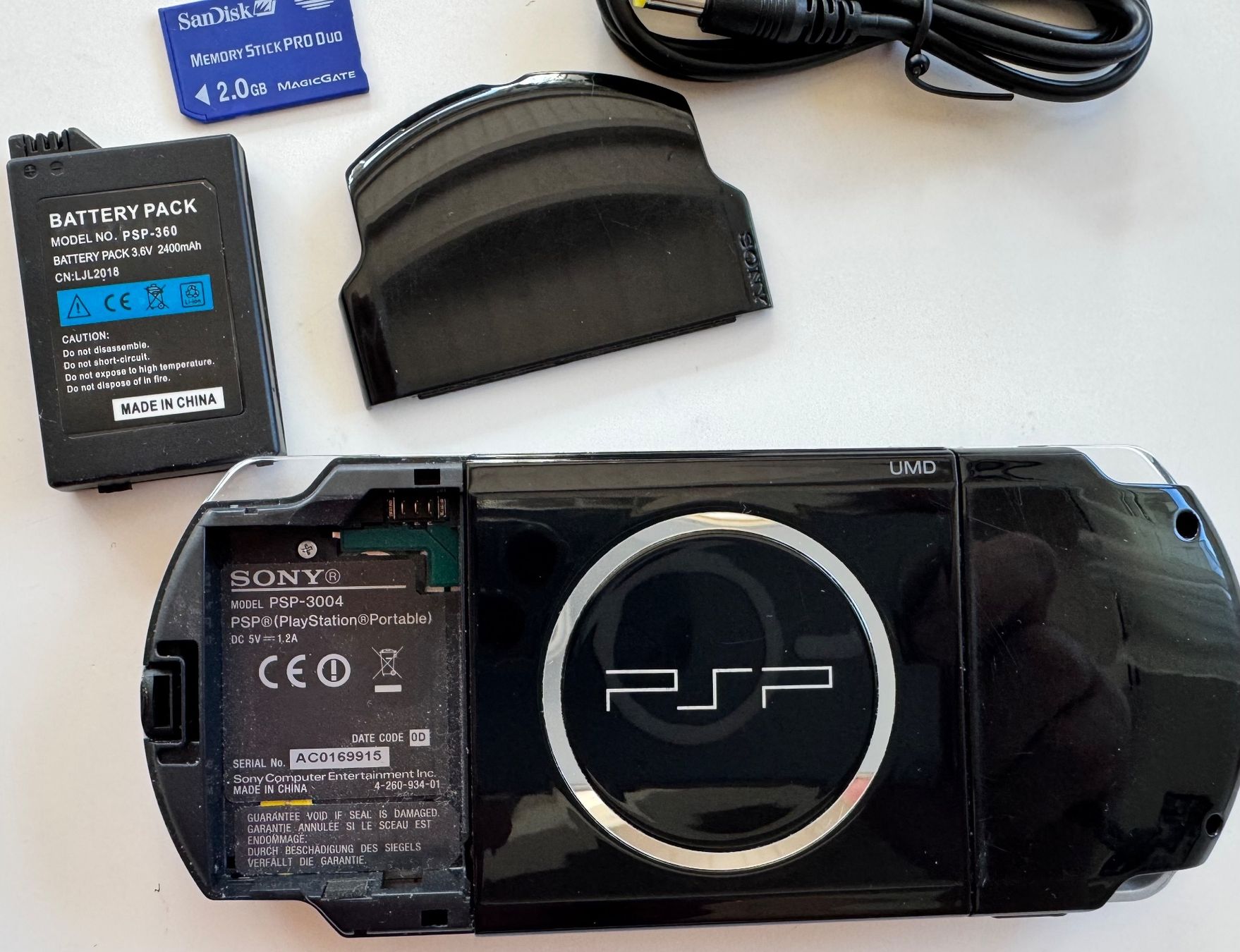 Sony Console: Console PSP Sony 3004 black, 2GB memory, accessories incl... – Usato da Leytron venduto da SuPer_BoCk 1