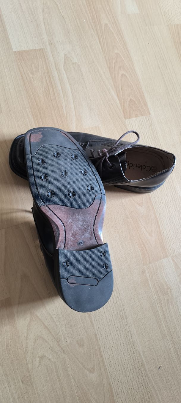 Herrenschuhe: chaussures en cuir 42 – Gebraucht aus Arnex-sur-Orbe von mbdaso 1