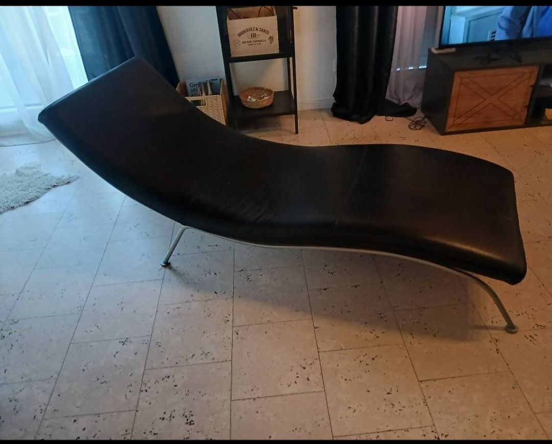 Liegen & Liegestühle: Schwarze Liege – Gebraucht aus Rothrist von j0282 1