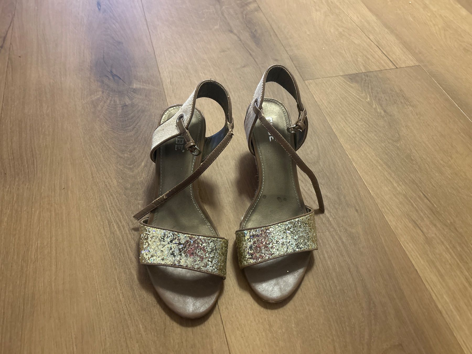 Damenschuhe: Glitzer Sandalen, Keilsandalen Grösse 39 – Gebraucht aus Regensdorf von Spyke55 1