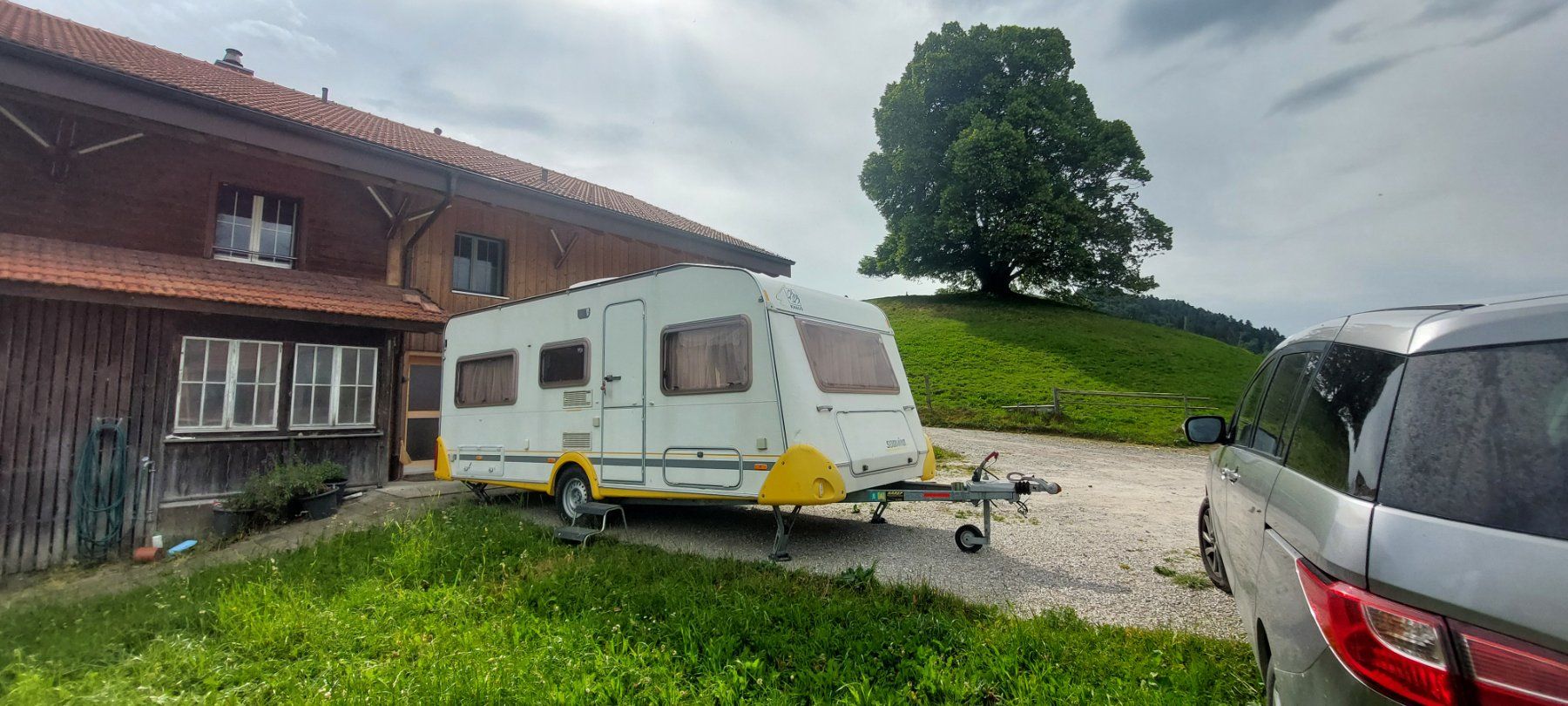Véhicules de camping: Wohnwagen KNAUS 500 – D'occasion à Wattenwil par pix1984