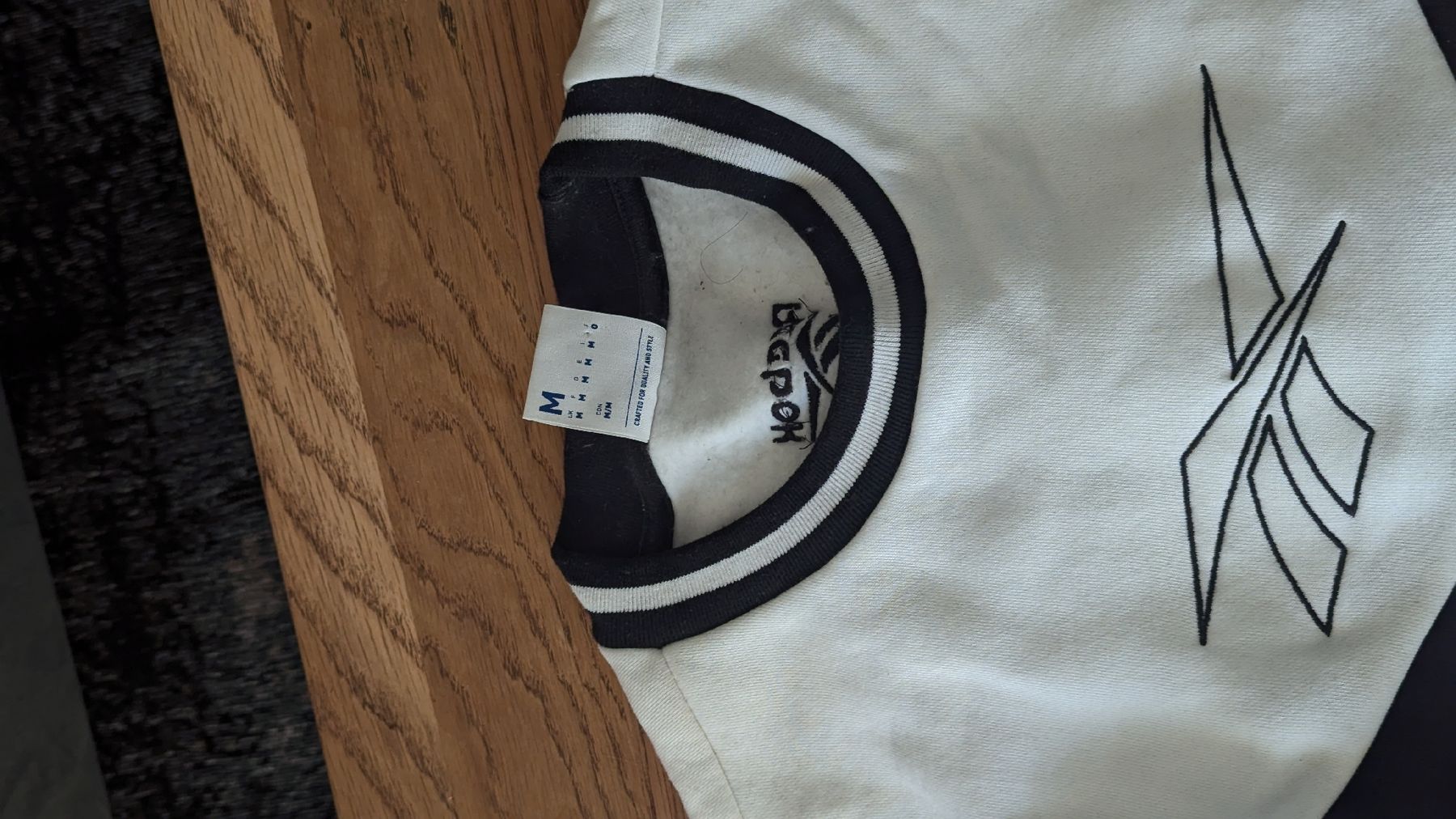 Reebok Pulls & Sweat-shirts: Reebok Sweatshirt schwarz/weiss mit Logo – Neuf (Voir description) à St.Gallen par reLapseOne 2