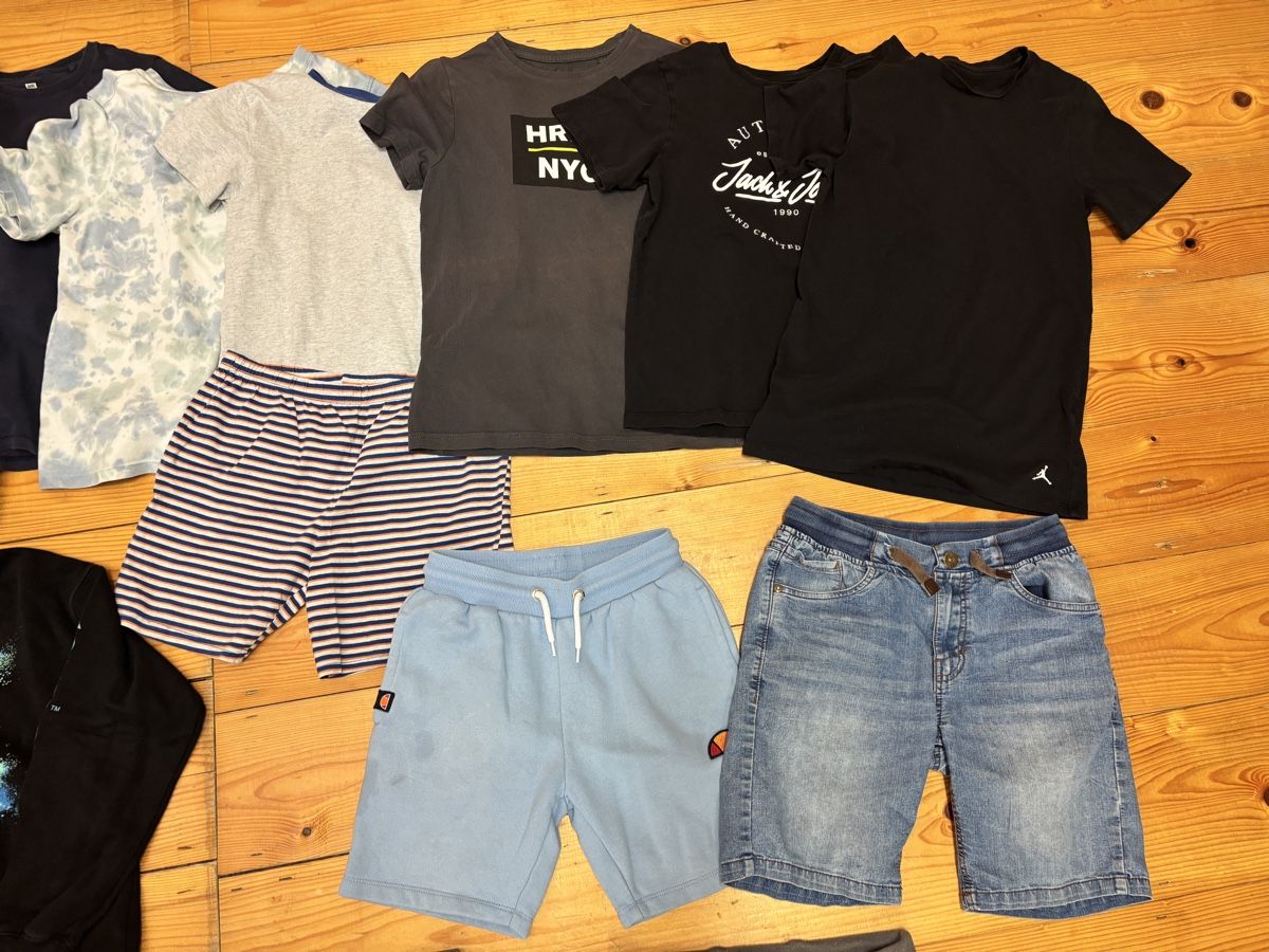 Lotti & Set di vestiti: Kleiderpaket Jungs, Grösse 146 – Usato da Büren an der Aare venduto da Nikito2001 1