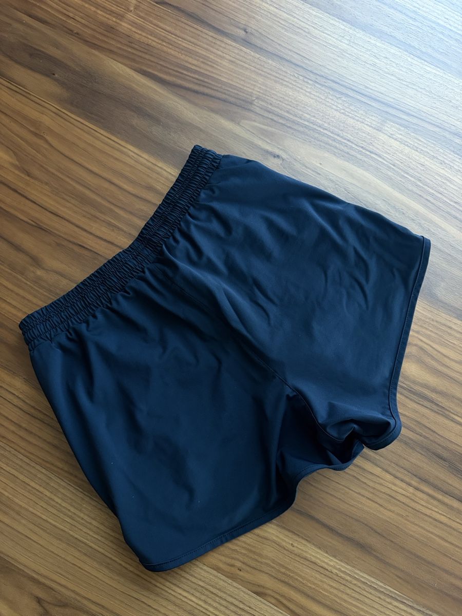 Lululemon Pantalons: Lululemon Shorts Grösse M – D'occasion à Zürich par nadinegmd 1