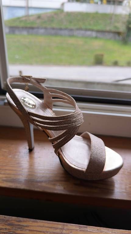 Damenschuhe: High Heels 2 Mal getragen, Gr. 36 – Gebraucht aus Solothurn von Dobo 2
