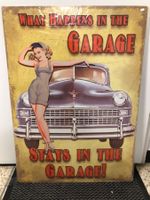 Garage pin up us car