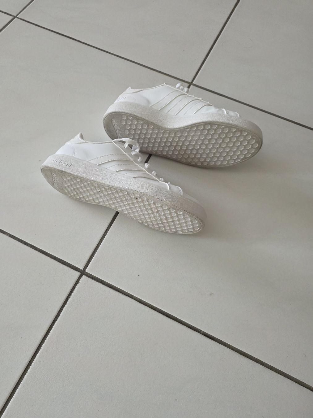 Adidas Chaussures femmes: Sneaker von Adidas – D'occasion à Eschenbach LU par Kalimba 1