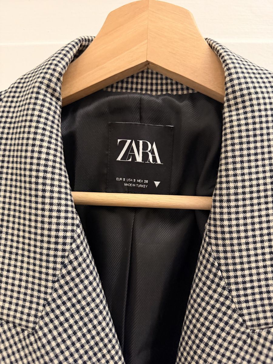 Zara Vestes: Zara Blazer Checkered Double Breasted Size S – D'occasion à Lausanne par bea_z8jl 1