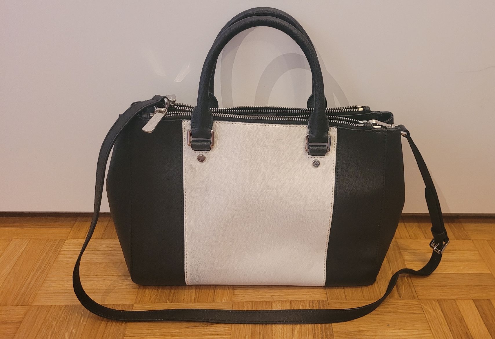 Michael Kors Borse da donna: Michael Kors Handtasche schwarz/weiss  – Usato da Aesch BL venduto da Laura1006 1