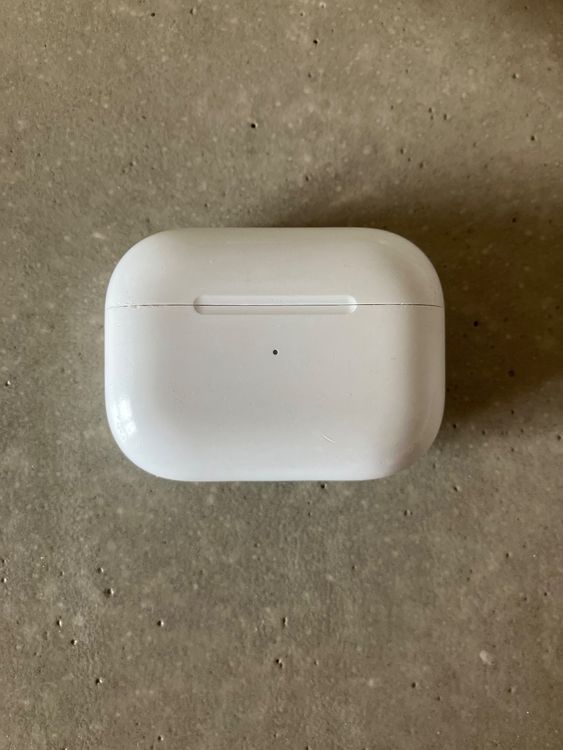 Apple AirPods Pro 1 Charging Case 2