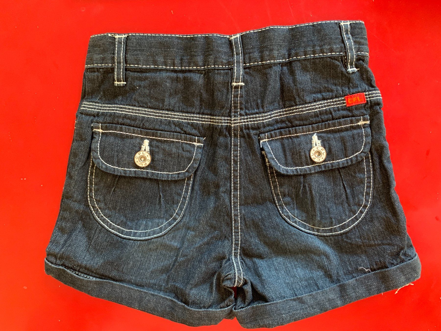 Pantaloni: Shorts neufs bleus -- Taille 122 -- 100% coton – Usato da Petit-Lancy venduto da chezRic 1
