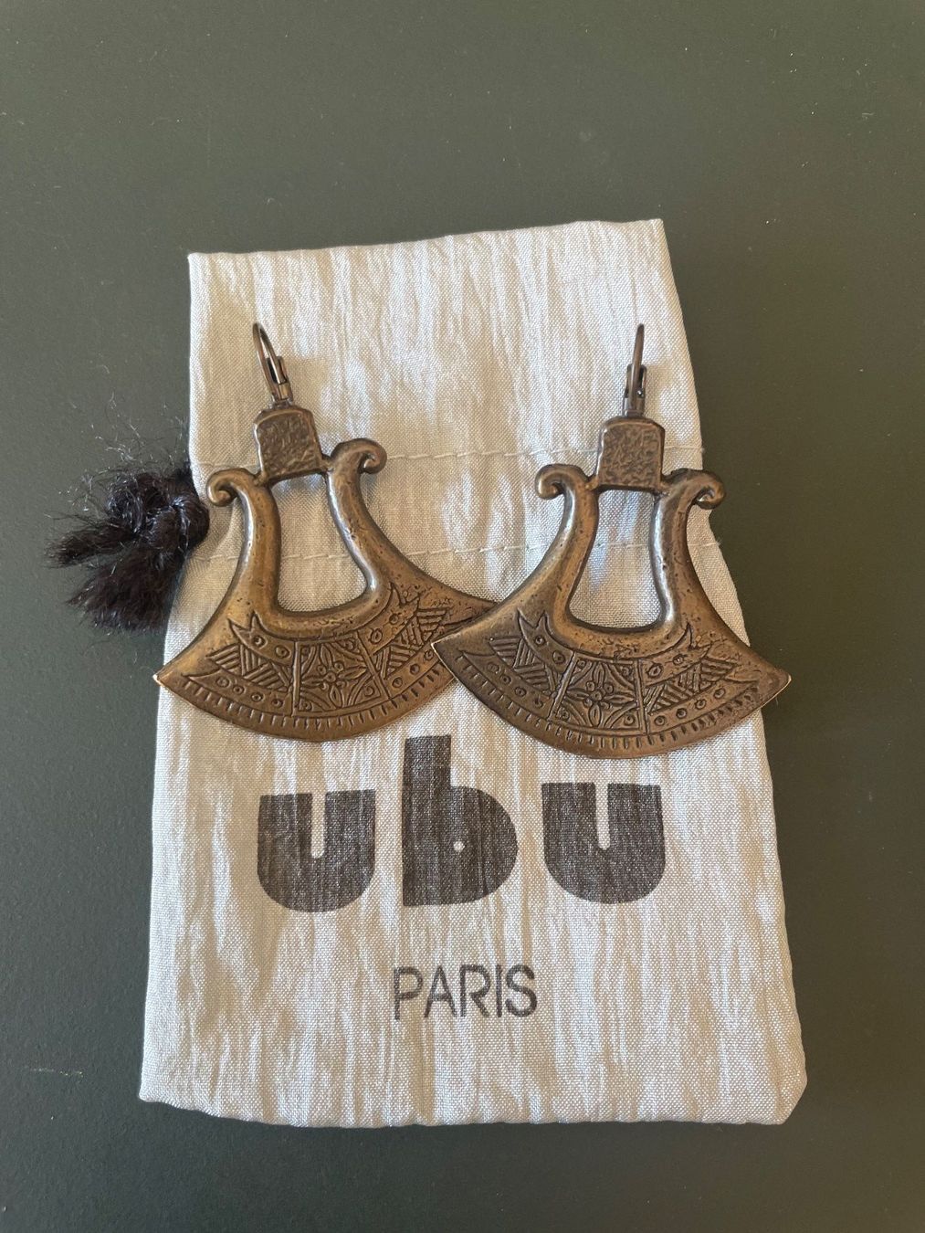 Ohrringe & -stecker: Boucles d’oreilles UBU Paris – Neu (gemäss Beschreibung) aus Sion von Linkebeek