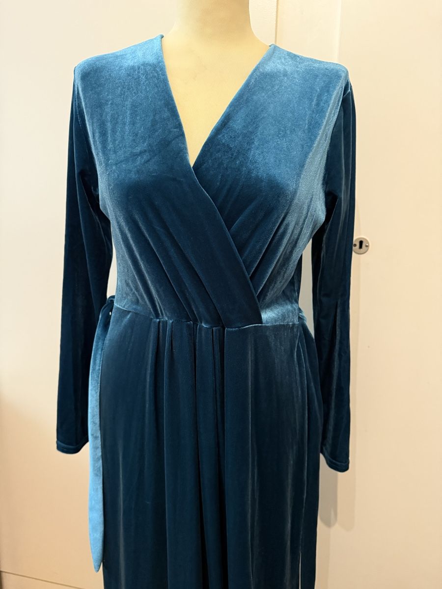 Kleider: Robe de soirée en velours – Neu und originalverpackt aus Le Locle von tchanatakoua 6