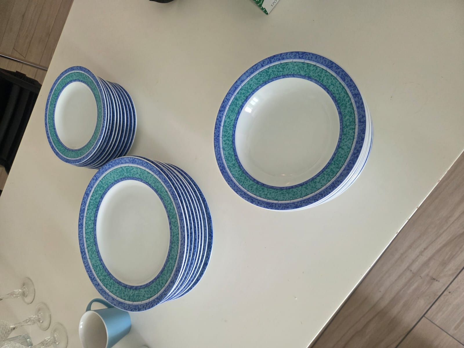 Set di piatti: tellerset und glàser kaffeetassen – Usato da Oberengstringen venduto da con_2l5w 1