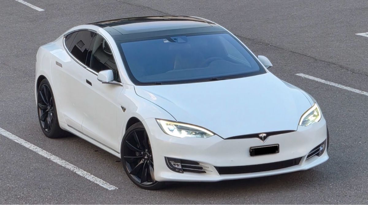 Tesla Autos: Tesla Model S 90D Free SuperCharging – Gebraucht aus Brunnen von Alfa