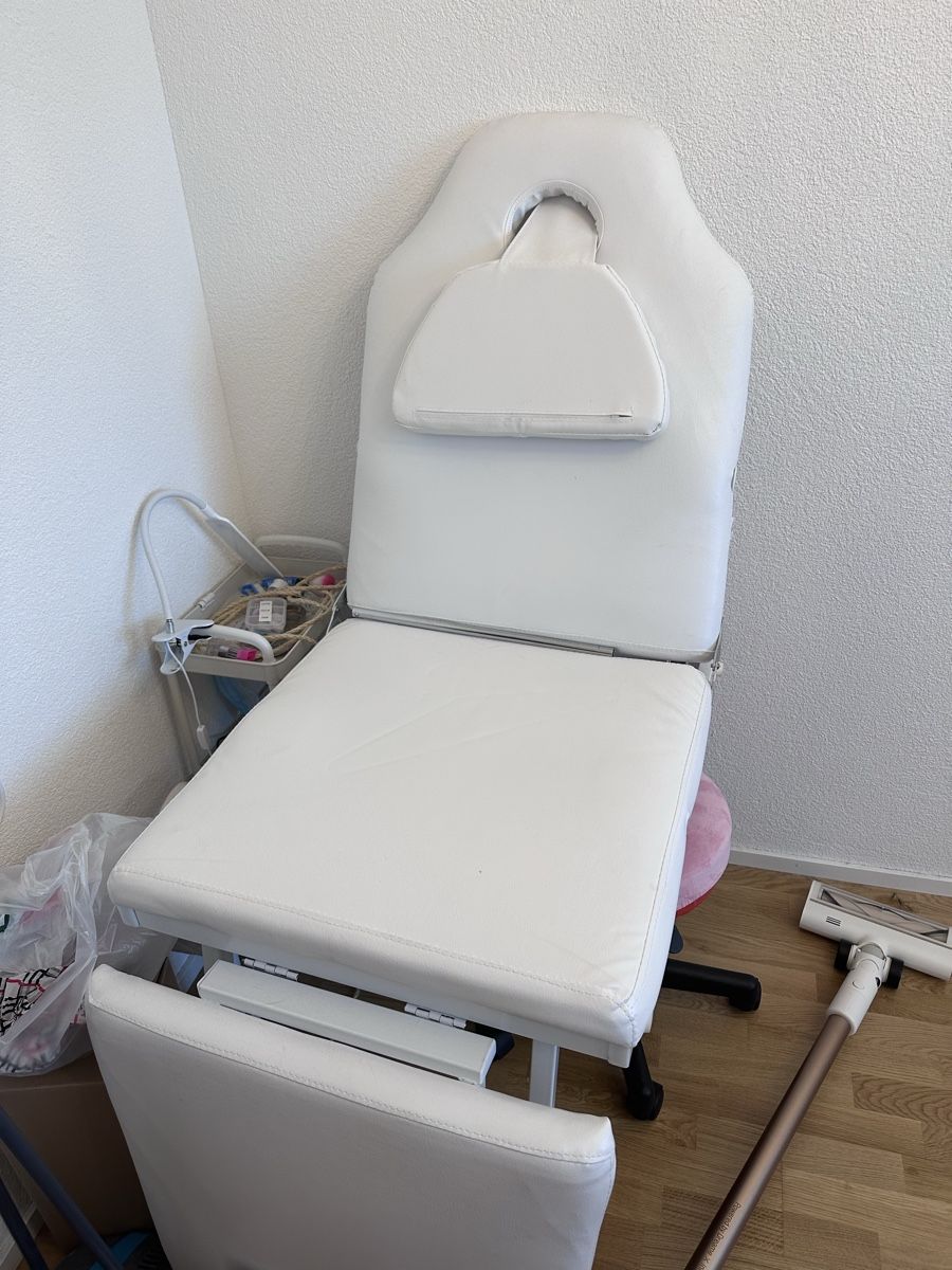 Lettini & sedie per cosmetici: Massagestuhl mit Armlehnen Klappbar – Nuovo (secondo la descrizione) da St. Gallen venduto da son_dm9n