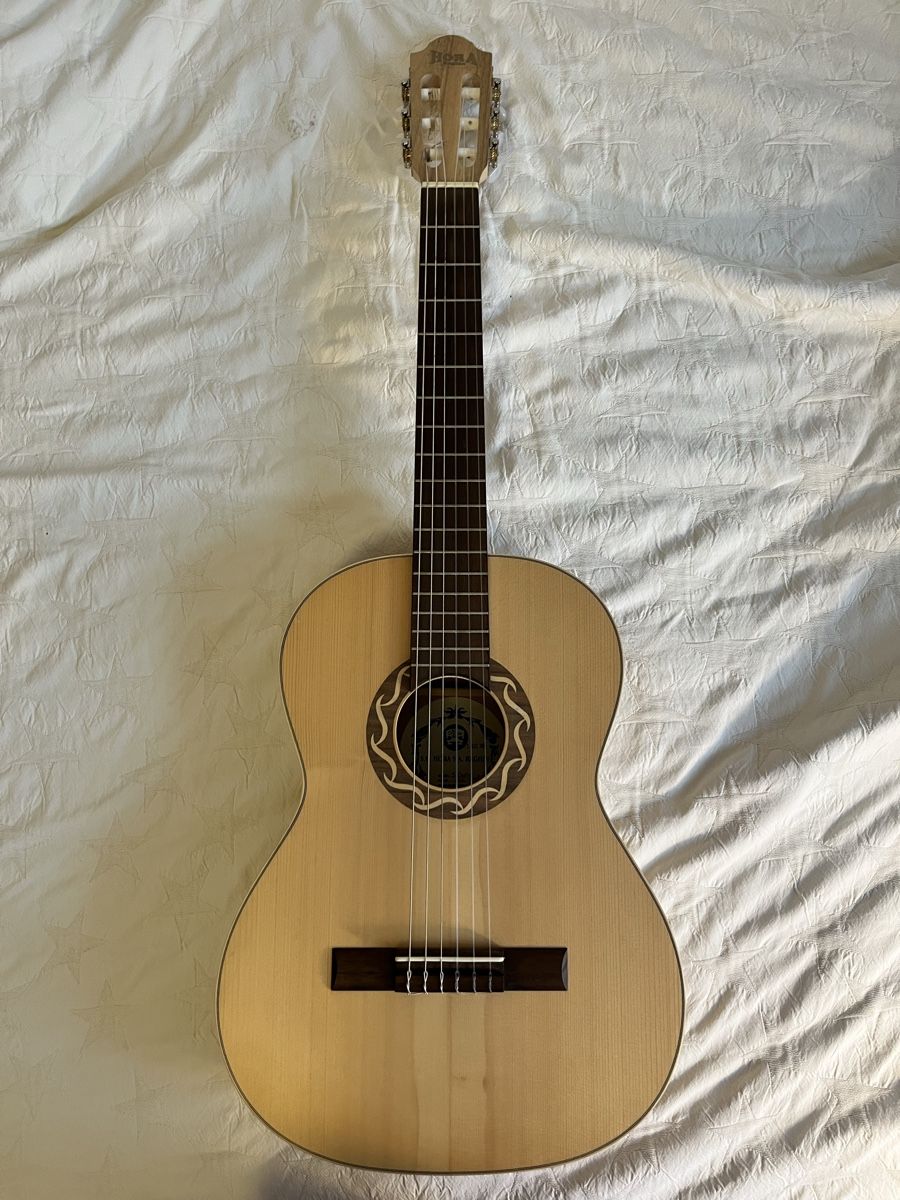 Strumenti musicali: Guitare Hora 7/8  – Usato da Lausanne venduto da luc_ddh5