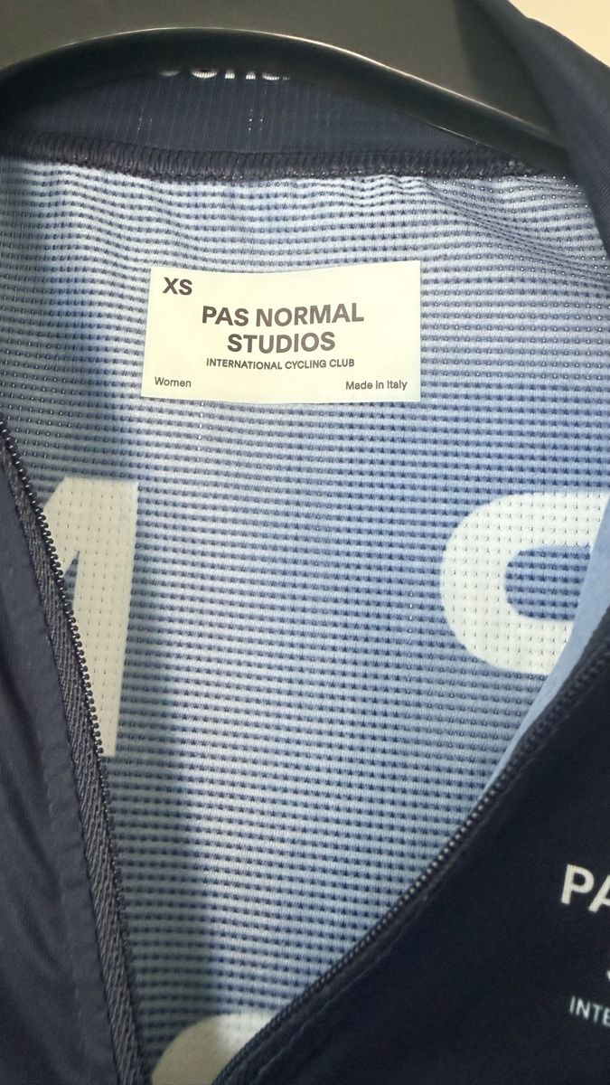 T-Shirts: Pas Normal Studios Damen-Radtrikot  – Gebraucht aus Küsnacht von cri_ngg5 5