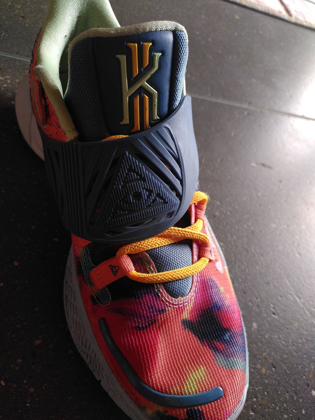 Nike Scarpe da uomo: Nike Kyrie Low 3 CJ1286-600 – Nuovo (secondo la descrizione) da Zürich venduto da aurelie.99 3