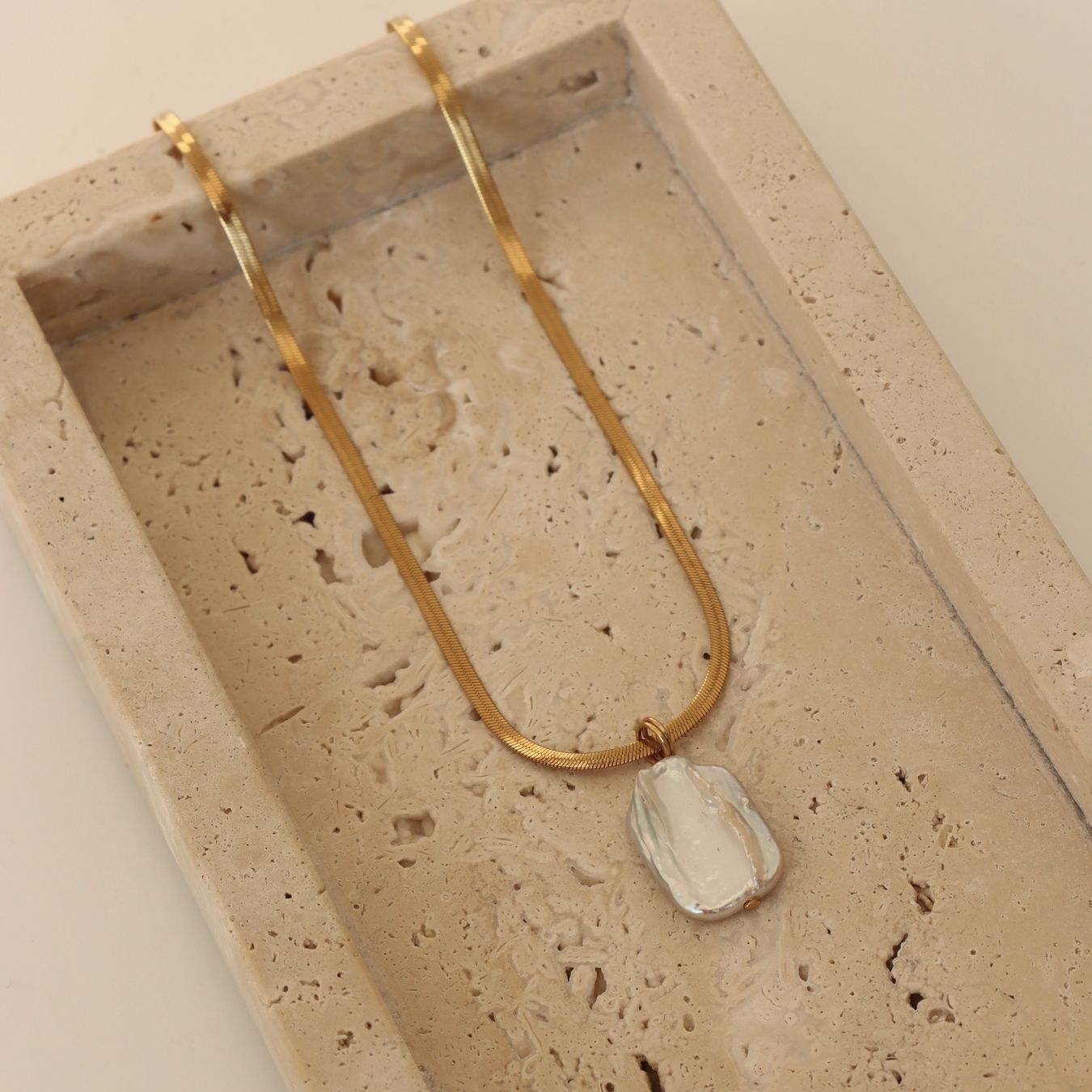 Ketten: Necklace with a freshwater pearl charm – Neu und originalverpackt aus Freienstein von moloxy