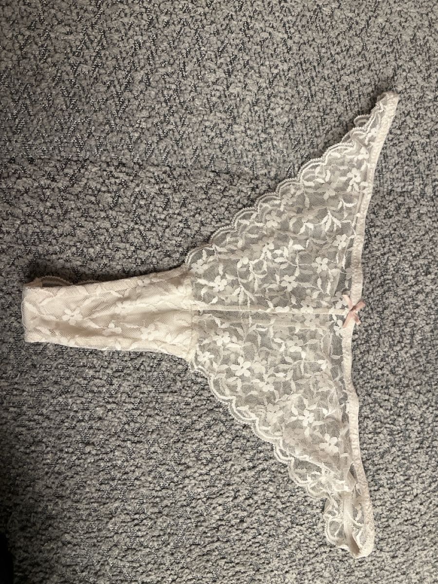 Altra biancheria intima: String M – Nuovo (secondo la descrizione) da Muttenz venduto da Lisa_z