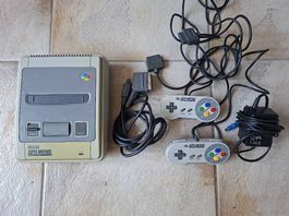 Super Nintendo SNES PAL + 2 manettes + alim + SCART (testée)