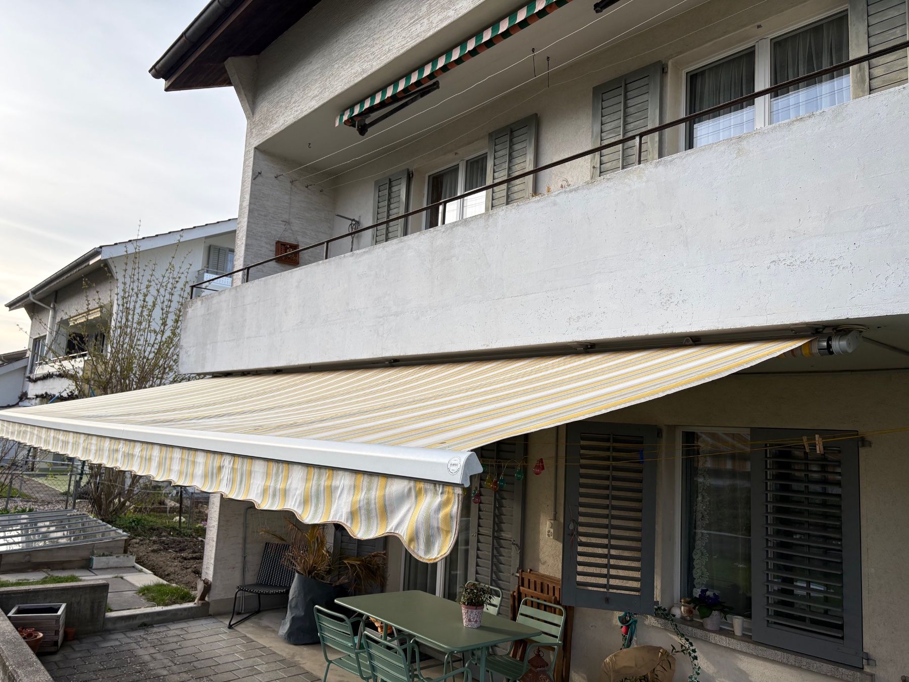 Markisen: Sonnenschutz Knickarmstore, elektrisch – Gebraucht aus Burgdorf von Bluedoc7 5