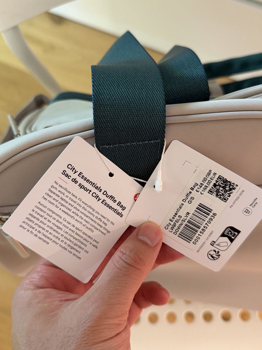 Lululemon Borse: Lululemon City Essentials Duffle Bag 28 L – Nuovo (secondo la descrizione) da Küsnacht ZH venduto da guo_rnh6 2