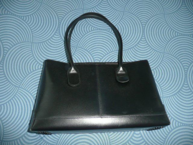 Borse da donna: Tasche in schwarz Leder – Usato da Zug venduto da falama