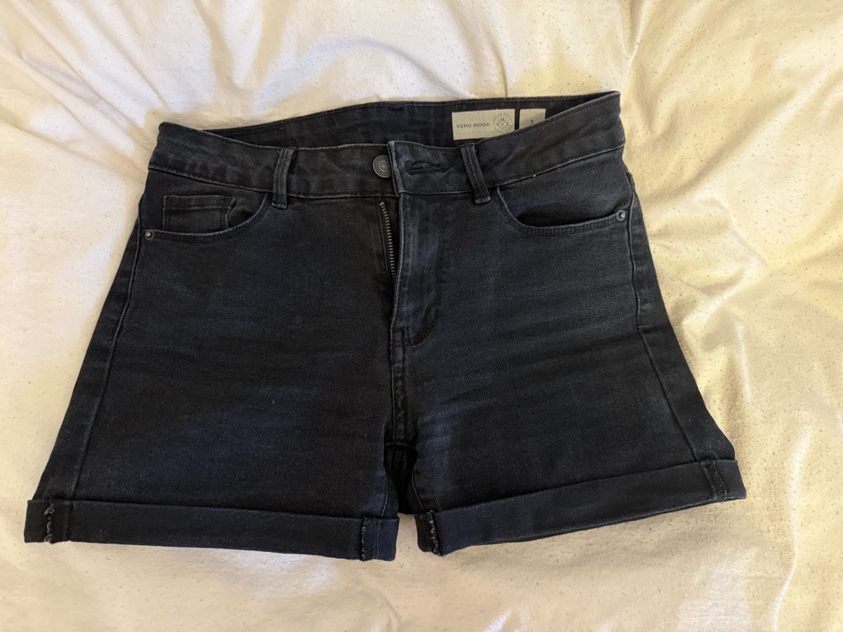 Jeans: Hotpants Jeans schwarz - Grösse: S – Usato da Oberhofen Thun'see venduto da ClaudiaKelesh 2