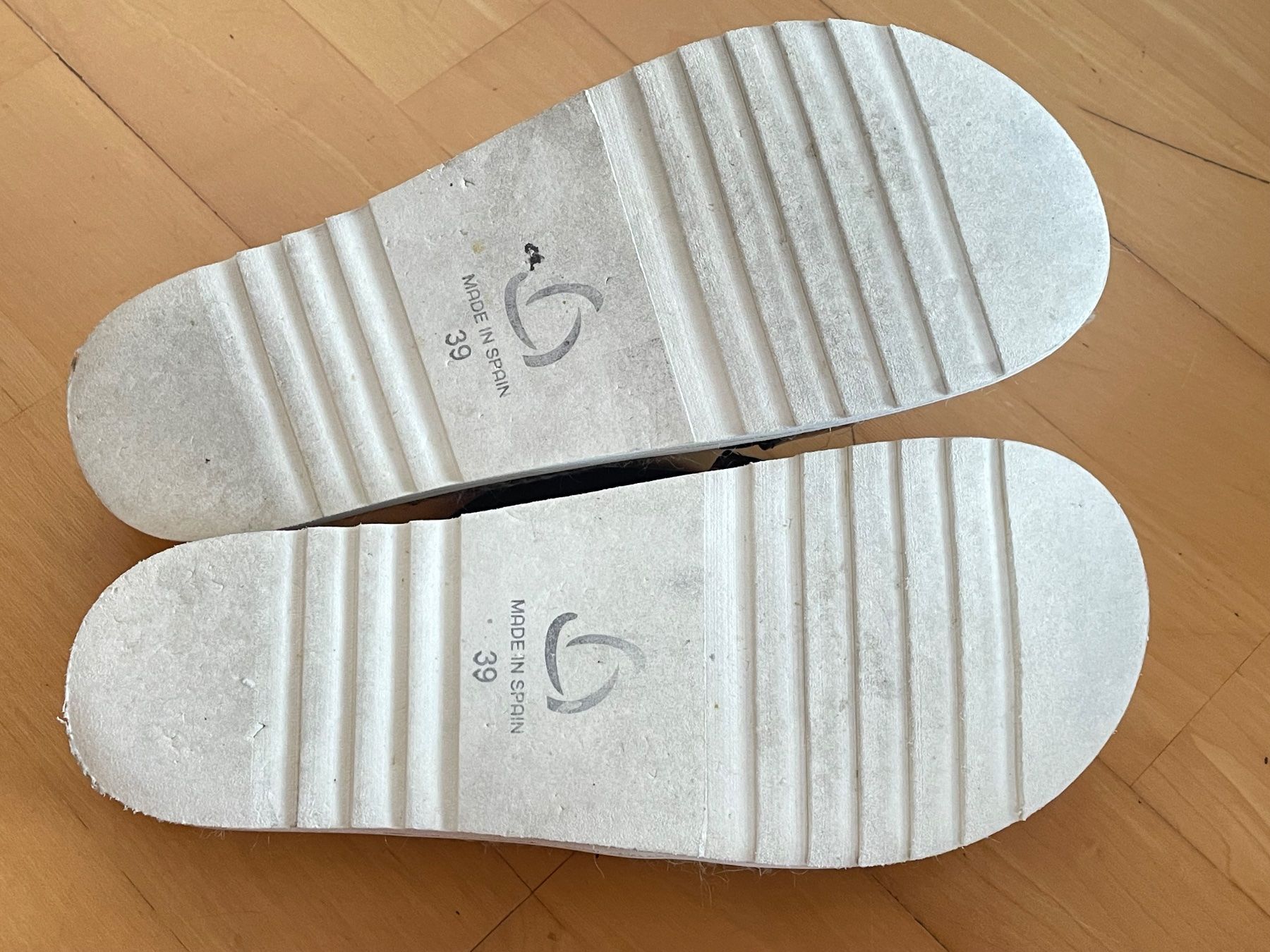 Damenschuhe: Slipper / Sandale, Leder, 39, schwarz – Gebraucht aus Wattwil von diamant1 6
