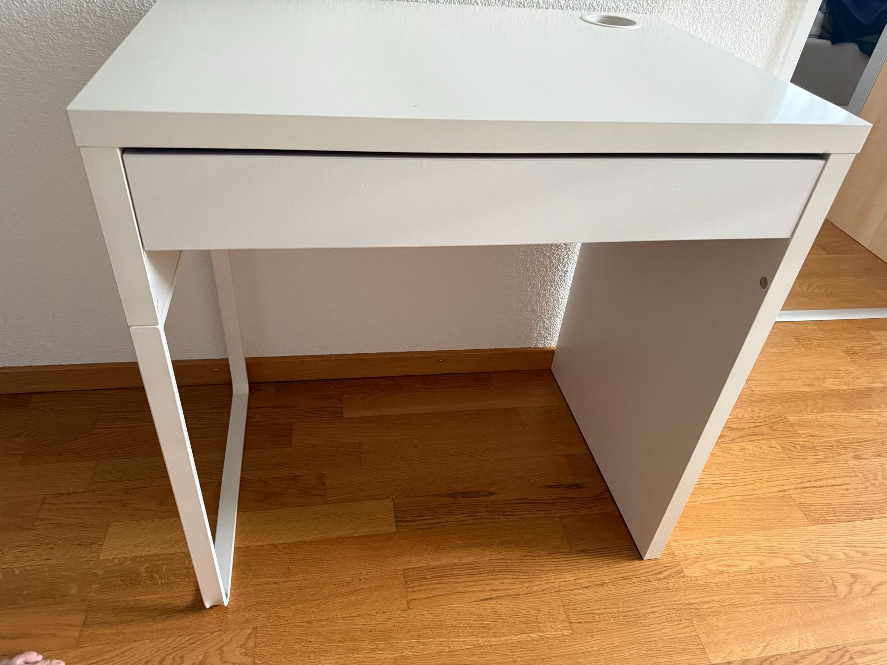 Ikea Schreibtische: IKEA Micke Desk – Gebraucht aus Zug von NDob