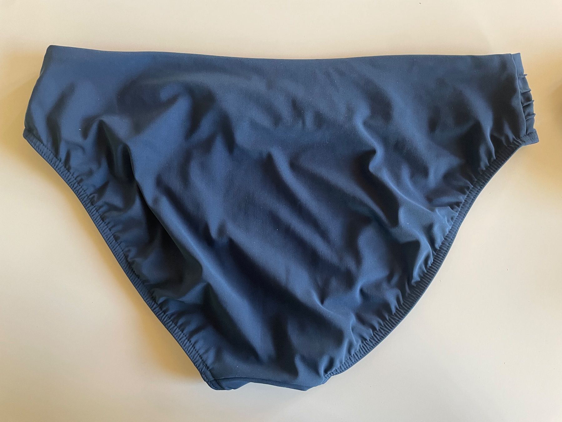 Costumi da bagno & Bikini: Bikinihose Volans blau Neuwertig – Nuovo (secondo la descrizione) da Schüpfheim venduto da Nussbaum_4 1