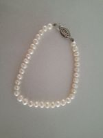 Bracciale di perle bianche artificiali