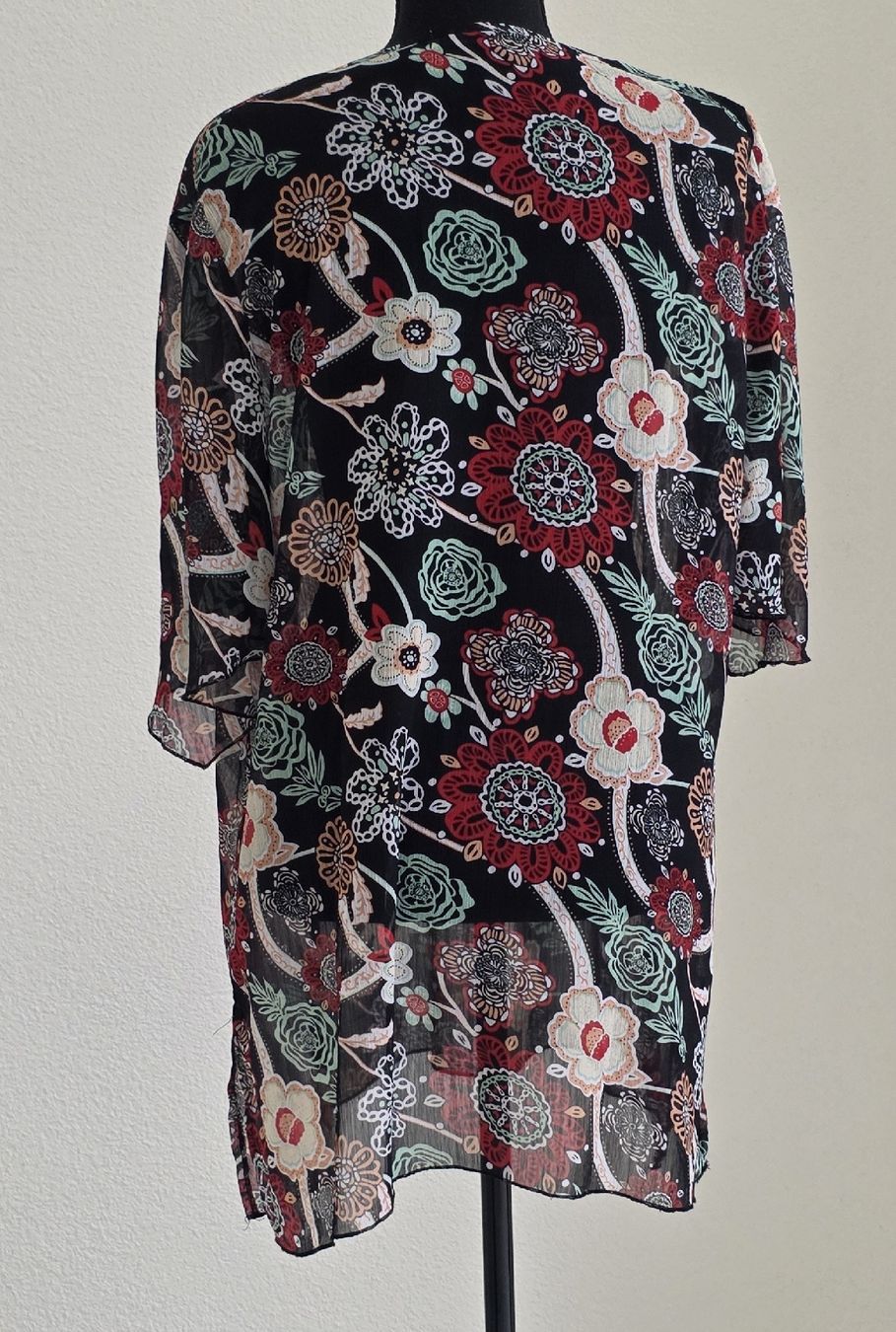 Tuniche:  Tunika mit Blumenmuster Groesse L leichte Stoff – Usato da Rheinsulz venduto da Gilea 3