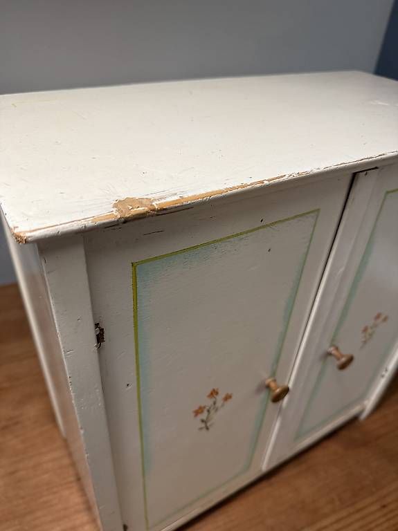 Giocattoli: Vintage Puppenschrank mit Kleidchen – Usato da Rütihof venduto da Dniz 3