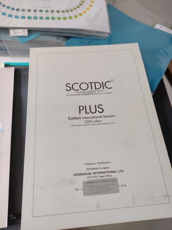 Pantone / Scotdic Farben (Gebraucht) in Affoltern am Albis für CHF 1 ...
