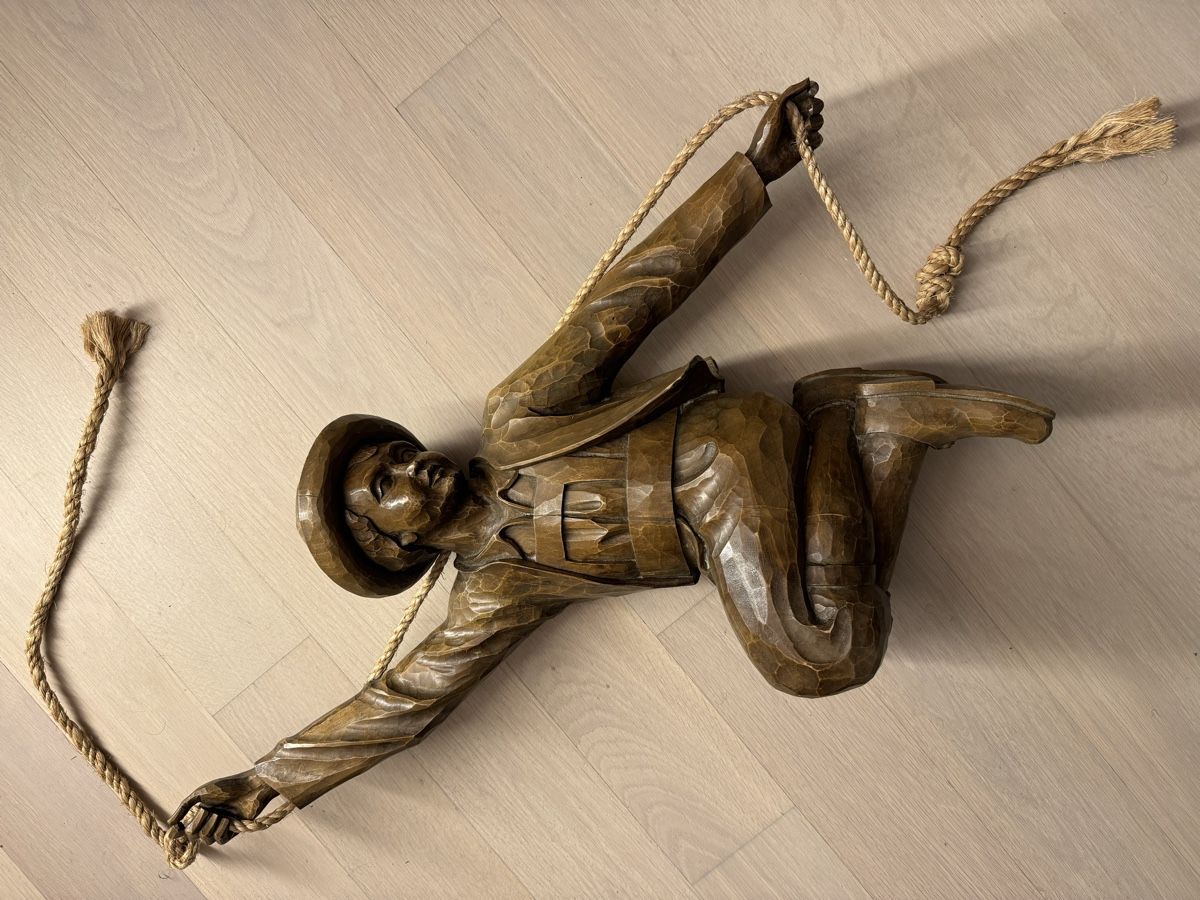 Skulpturen & Statuen: Holzgeschnitzte Abseiler 50 cm, Holzfiguren – Gebraucht aus Morges von SevArt 7