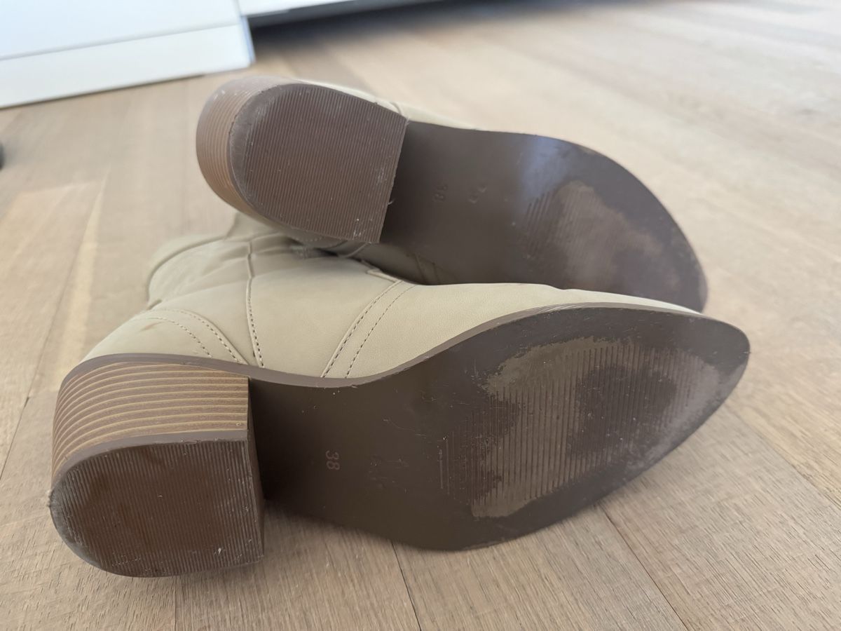 Scarpe da donna: Stiefel Beige Grösse 38 Neuwertig – Usato da Zürich venduto da sta_hr9h 2
